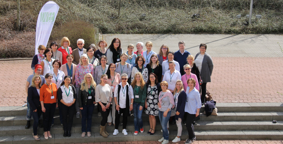 Interssierte Teilnehmer lauschen den Vorträgen